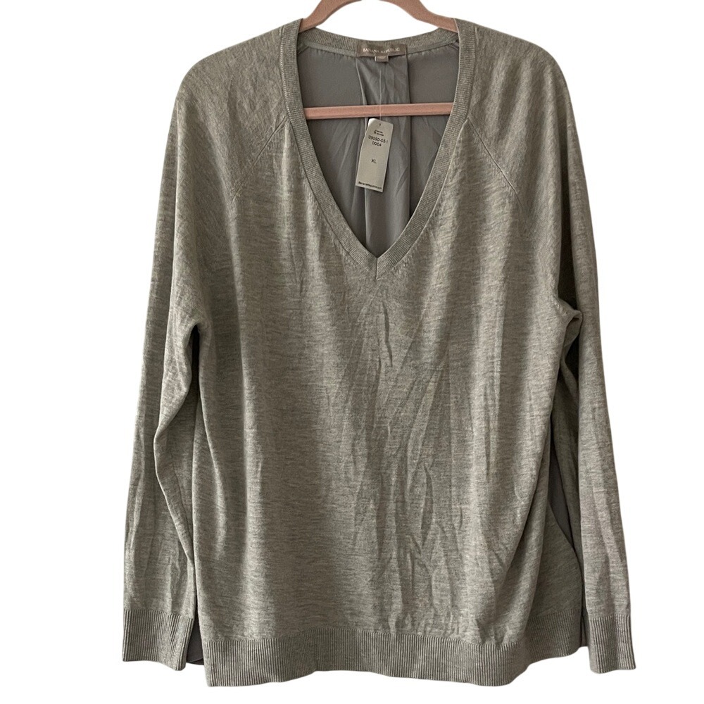 Banana Republic Light Gray V-Neck Spring‎ Sweater XL NWT